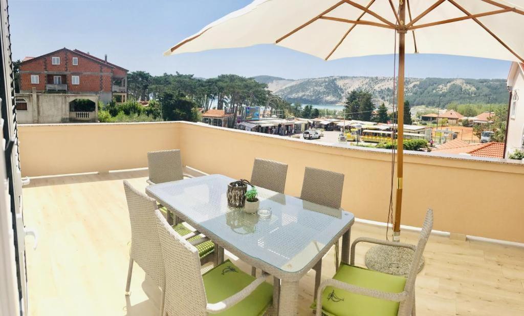 Apartments Arbis Lopar Esterno foto