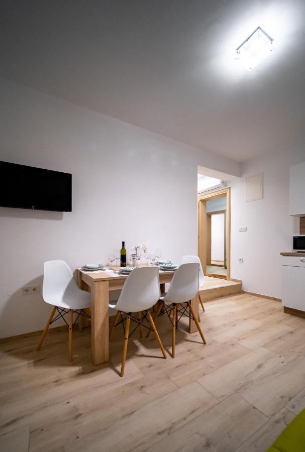 Apartments Arbis Lopar Esterno foto