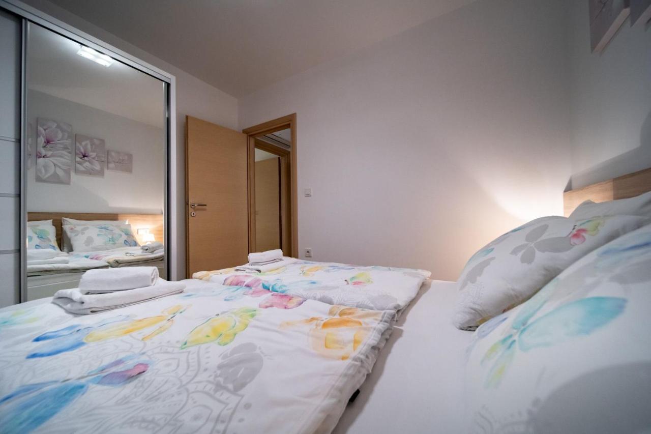 Apartments Arbis Lopar Esterno foto