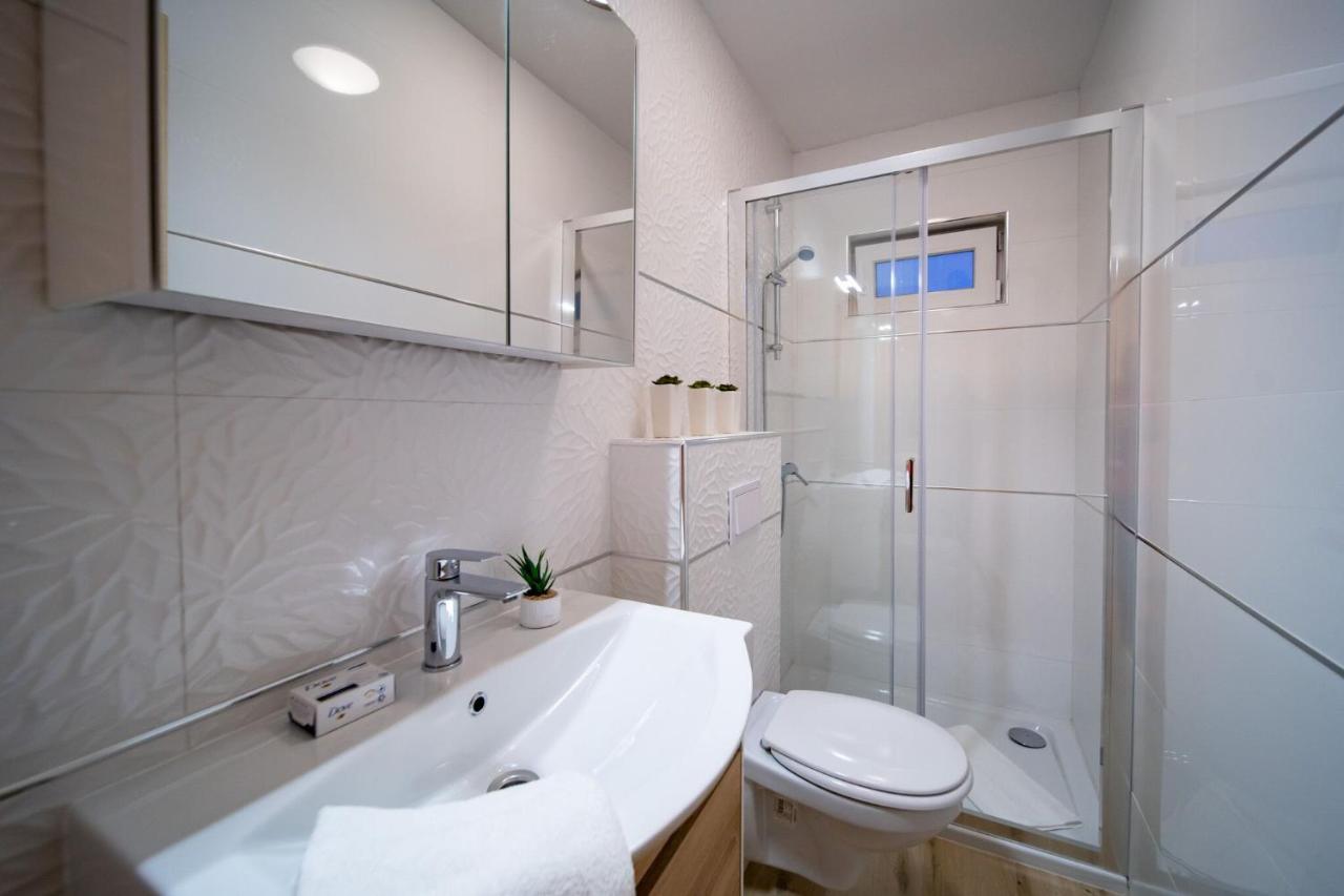 Apartments Arbis Lopar Esterno foto
