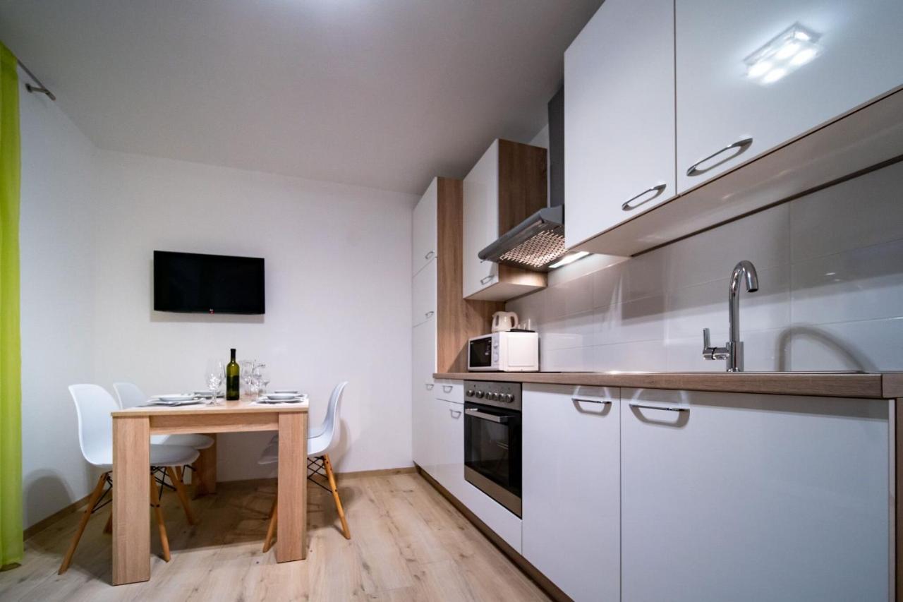 Apartments Arbis Lopar Esterno foto