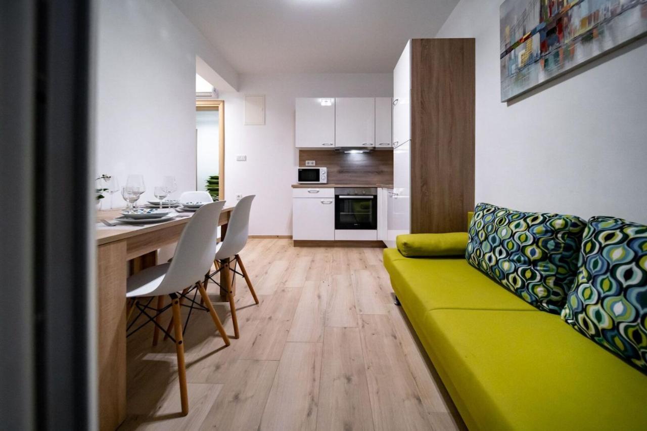 Apartments Arbis Lopar Esterno foto