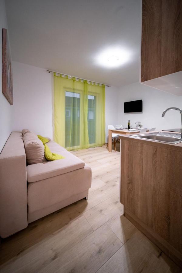 Apartments Arbis Lopar Esterno foto