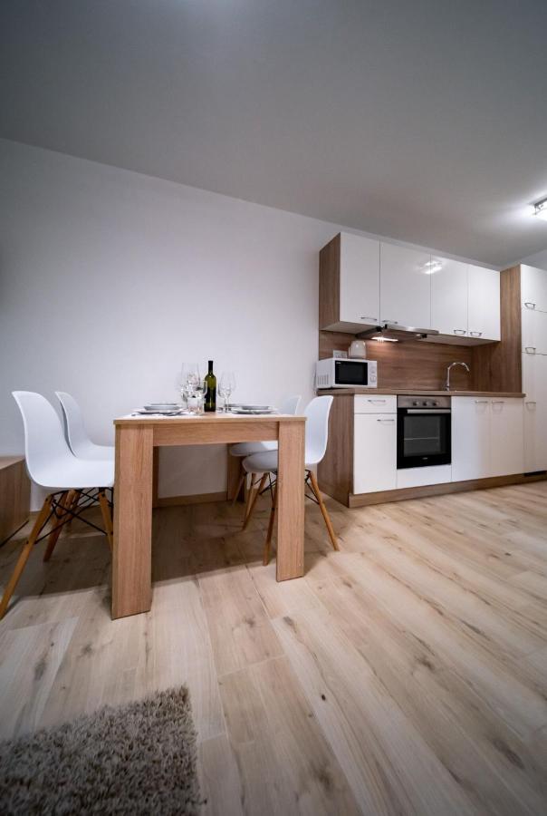 Apartments Arbis Lopar Esterno foto