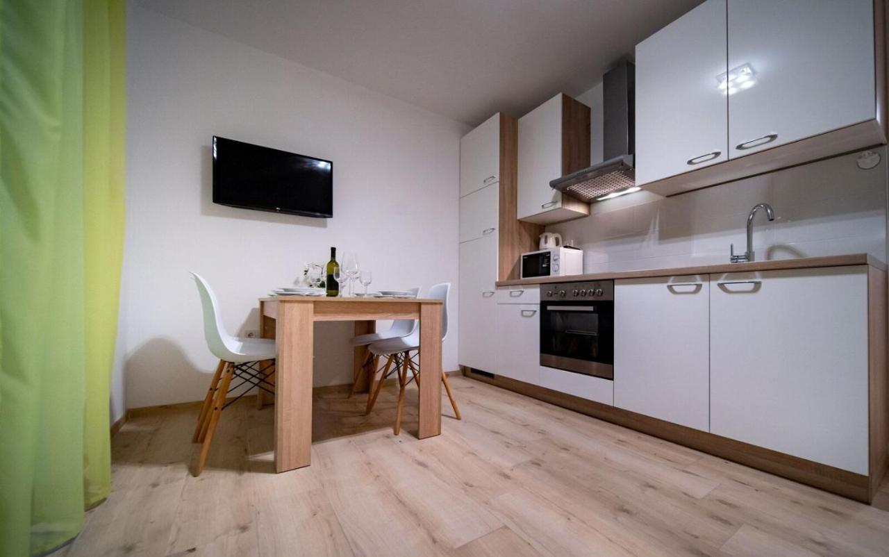 Apartments Arbis Lopar Esterno foto