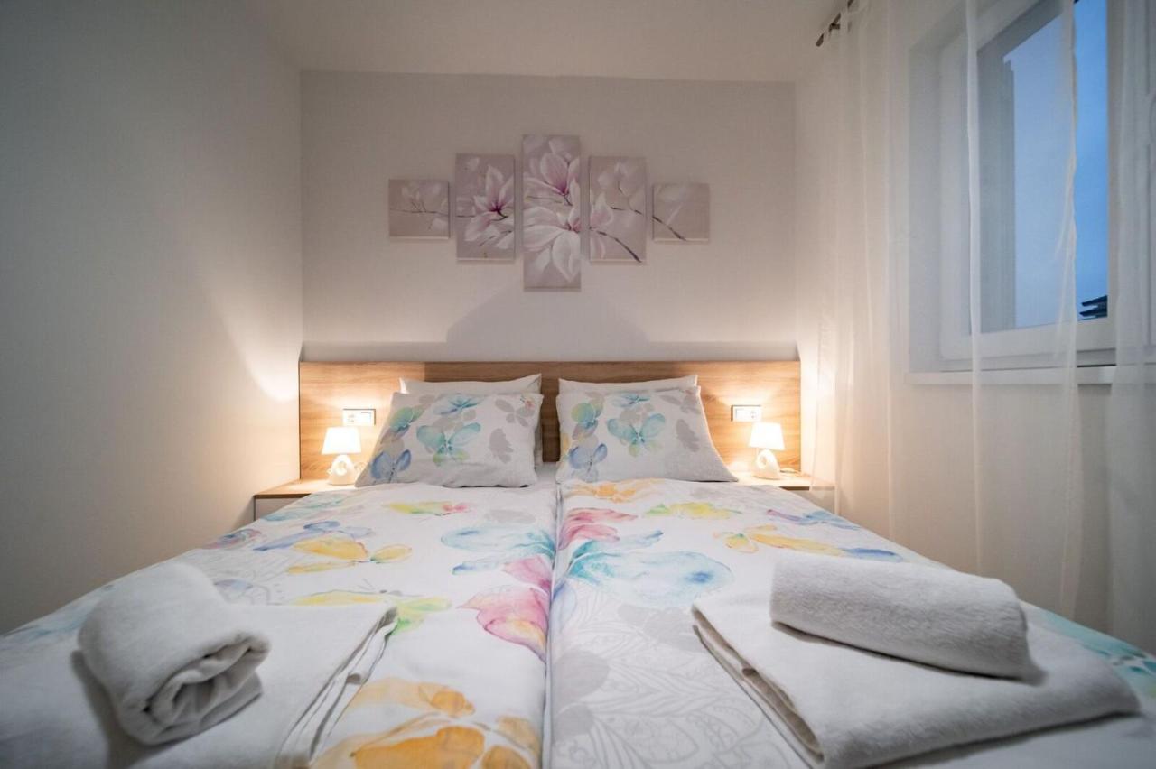 Apartments Arbis Lopar Esterno foto