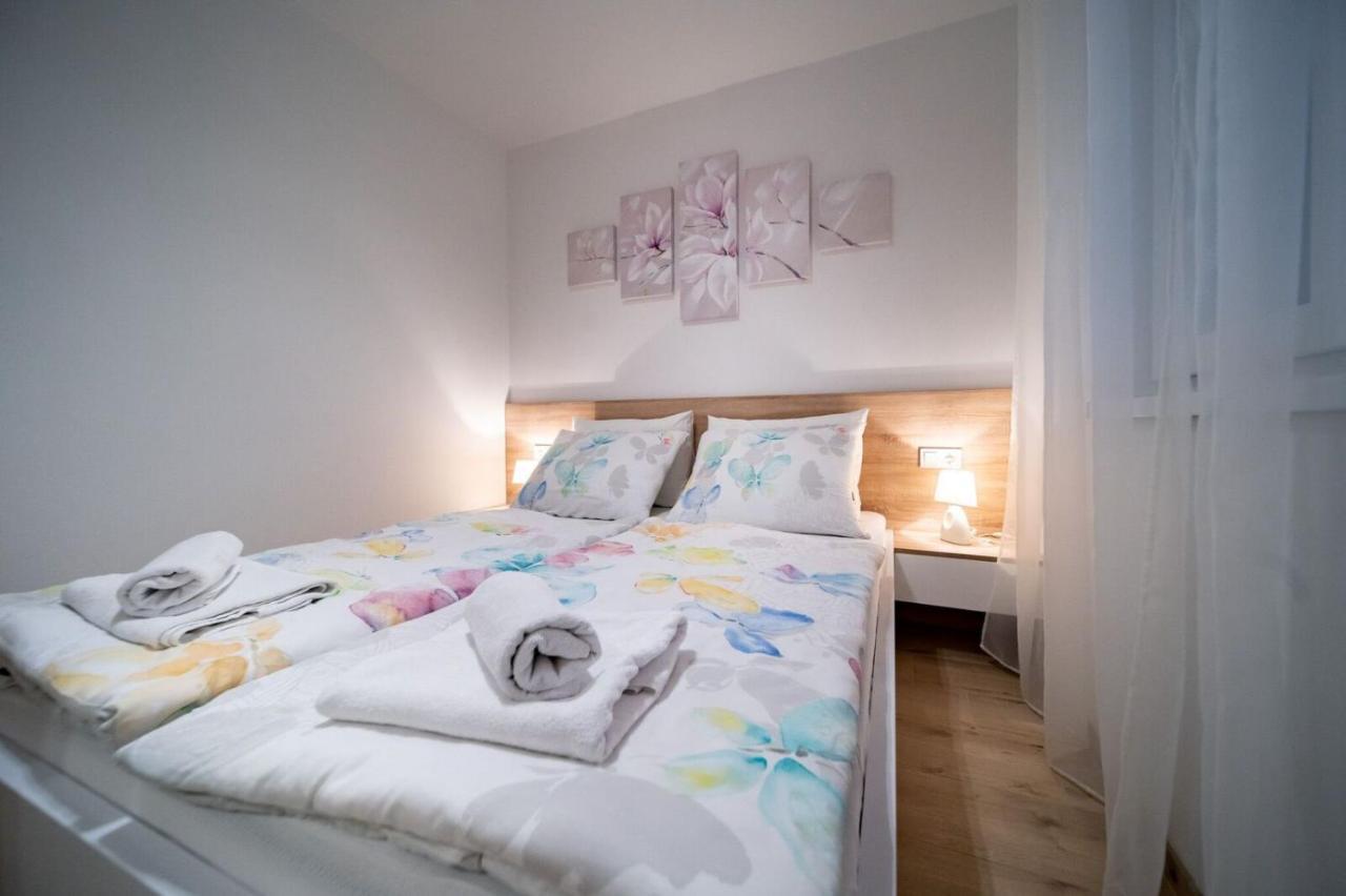 Apartments Arbis Lopar Esterno foto