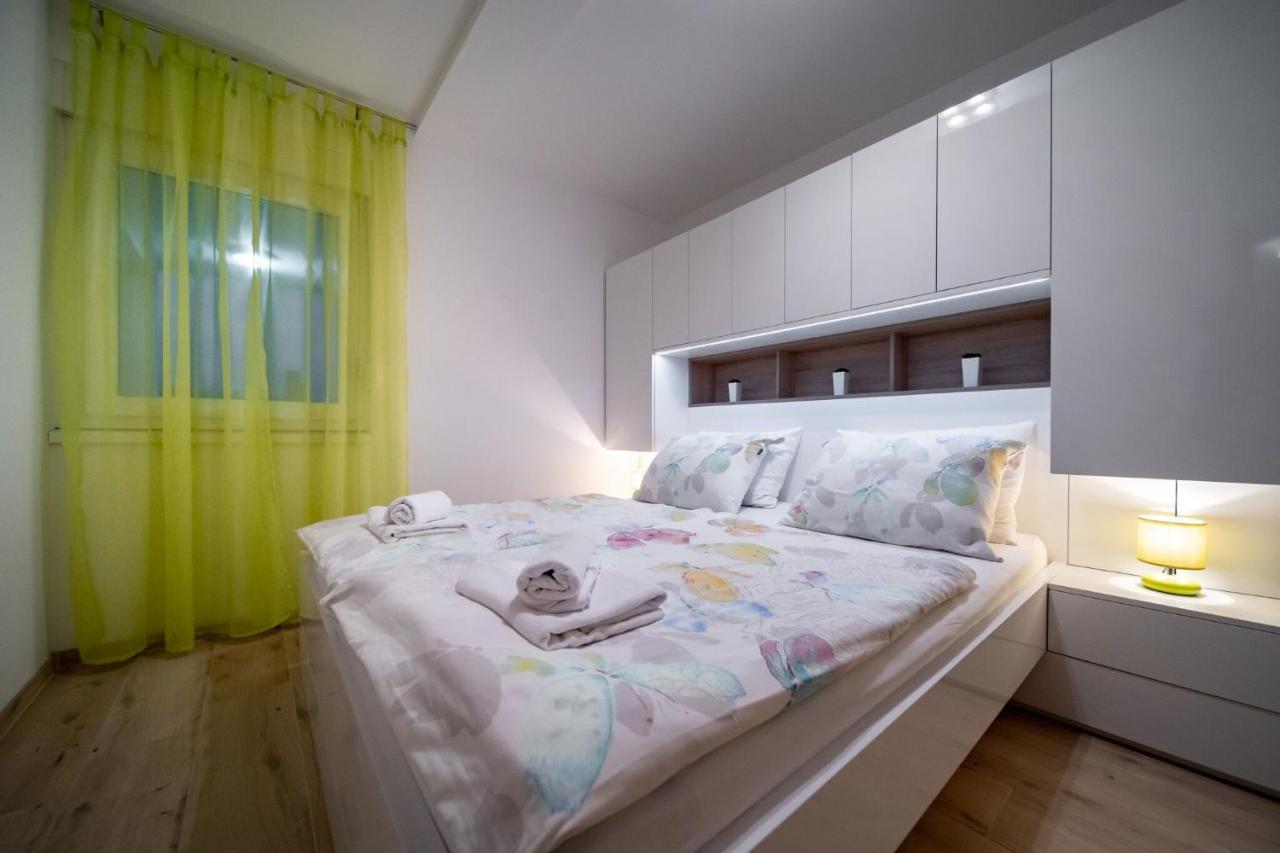 Apartments Arbis Lopar Esterno foto