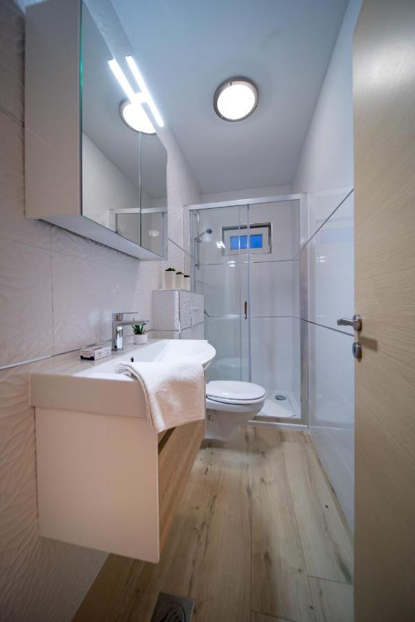 Apartments Arbis Lopar Esterno foto