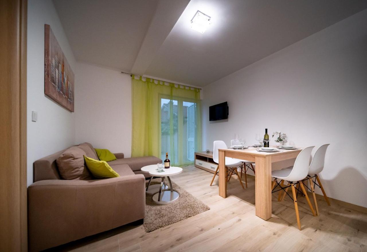 Apartments Arbis Lopar Esterno foto