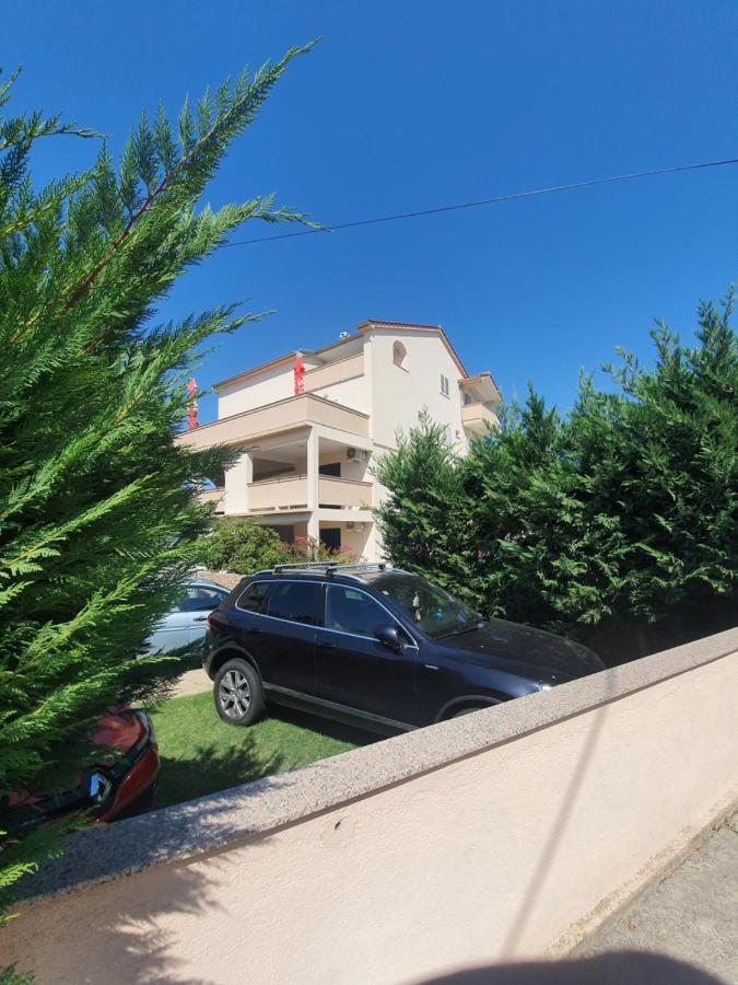 Apartments Arbis Lopar Esterno foto
