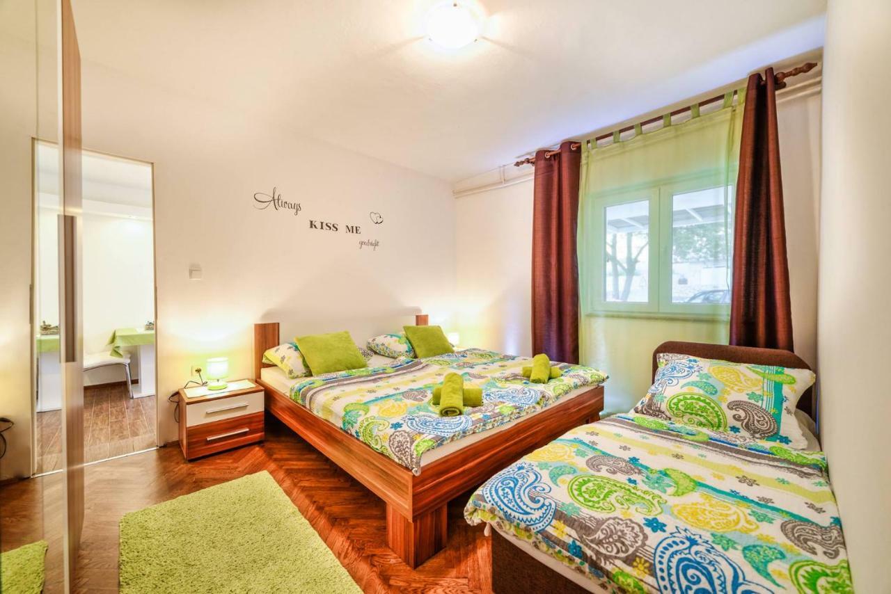Apartments Arbis Lopar Esterno foto