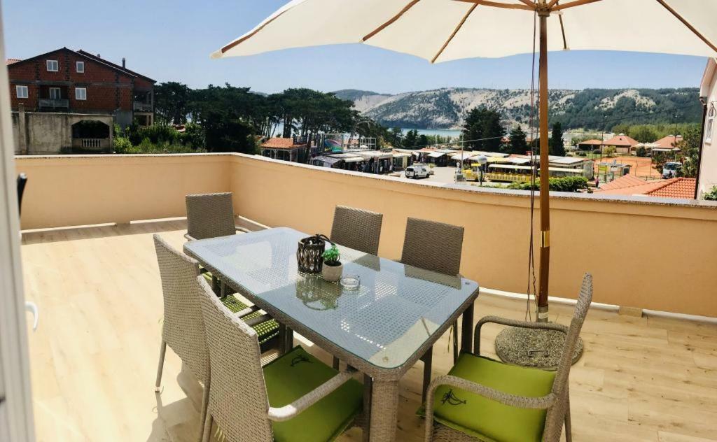 Apartments Arbis Lopar Esterno foto