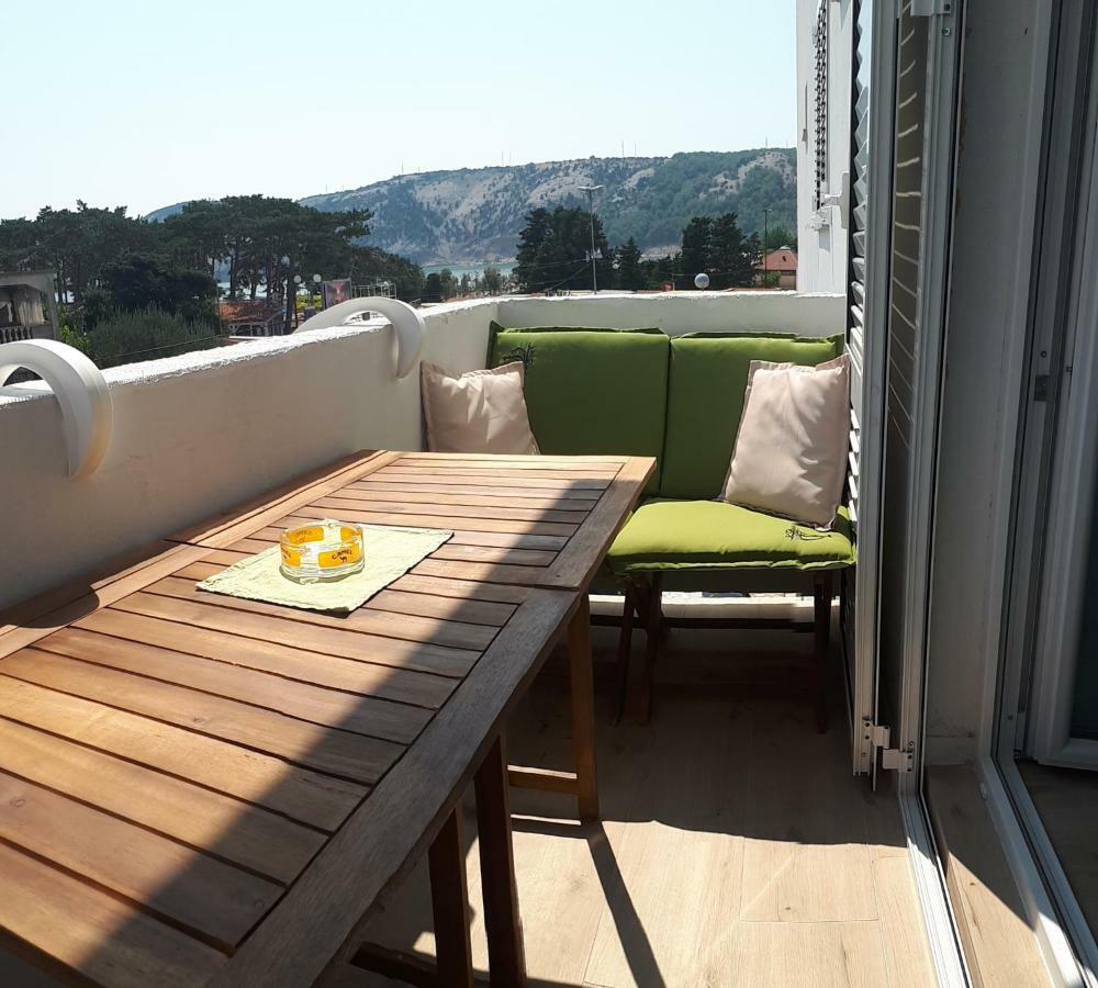 Apartments Arbis Lopar Esterno foto